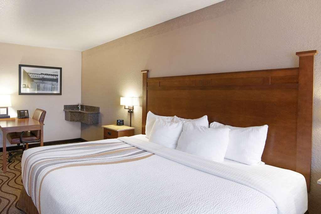 Best Western Plus Riverfront Hotel And Suites Грейт-Фолс Экстерьер фото